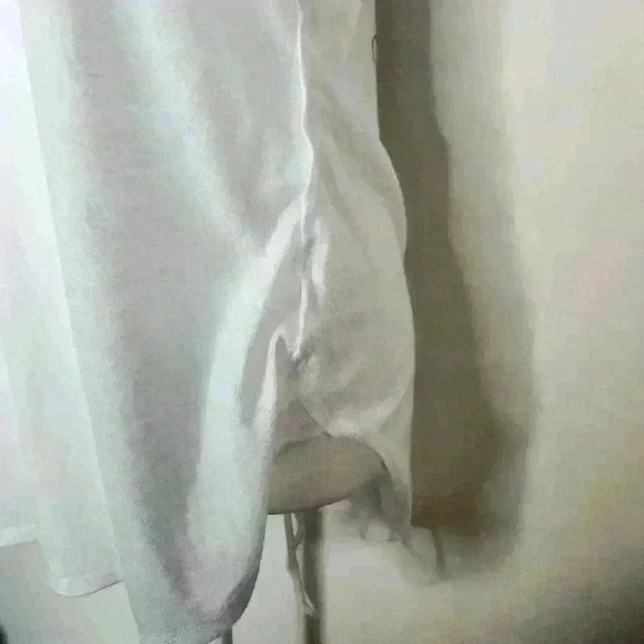 Red Camel women's v-neck tee size medium - Picture 5 of 7